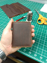 Load image into Gallery viewer, Oil tanned leather card wallet