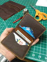 Load image into Gallery viewer, Oil tanned leather card wallet